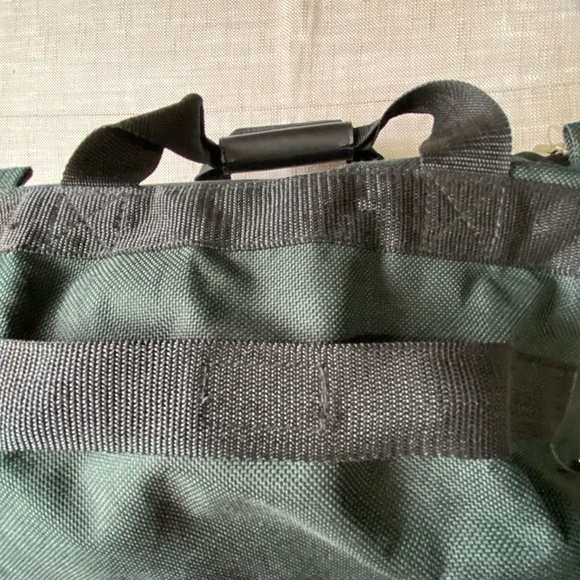 Roots Dark Green Nylon Carry On Travel  Shoulder Strap Bag - Picture 3 of 14